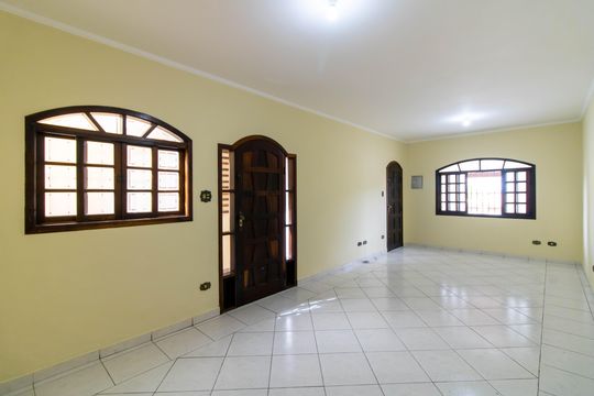 Casa para alugar com 3 quartos, 210m² em Jardim Rosa de Franca, Guarulhos