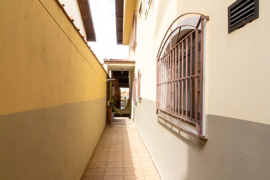 Corredor Lateral de casa para alugar com 3 quartos, 210m² em Jardim Rosa de Franca, Guarulhos