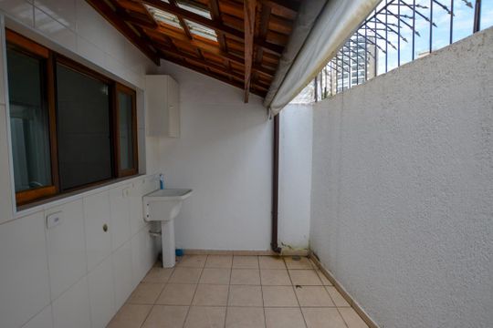AREA DE SERVIÇO de casa de condomínio à venda com 3 quartos, 114m² em Vila Gomes, São Paulo