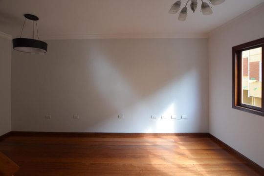 SALA de casa de condomínio à venda com 3 quartos, 114m² em Vila Gomes, São Paulo