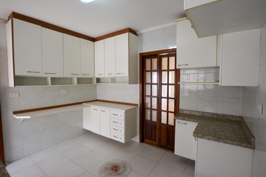 COZINHA de casa de condomínio à venda com 3 quartos, 114m² em Vila Gomes, São Paulo