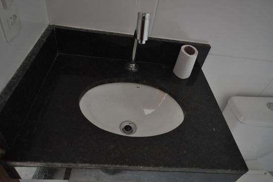 Banheiro de apartamento para alugar com 2 quartos, 37m² em Vila Paiva, São Paulo