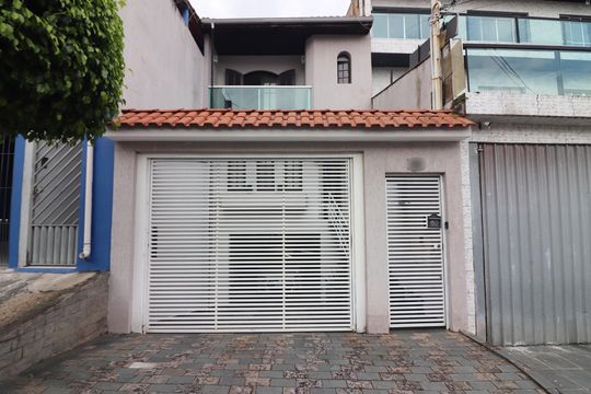 Fachada de casa à venda com 3 quartos, 242m² em Jardim Palermo, São Bernardo do Campo