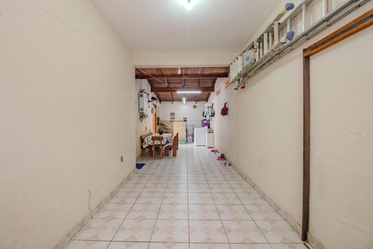 Garagem de casa de condomínio à venda com 3 quartos, 190m² em São Sebastião, Porto Alegre