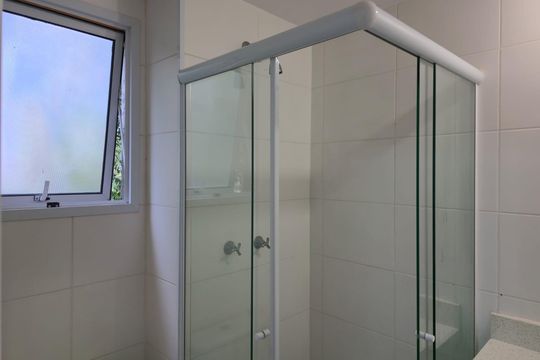 Banheiro da Suíte de apartamento para alugar com 3 quartos, 75m² em Picanço, Guarulhos
