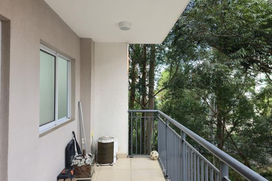 Varanda com vista para Piscina  de apartamento para alugar com 3 quartos, 75m² em Picanço, Guarulhos