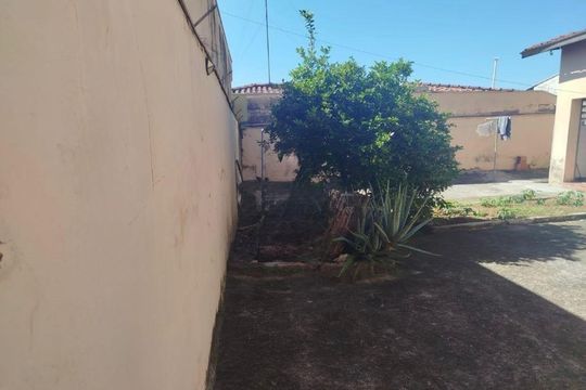 Casa à venda com 4 quartos, 156m² em Parque São Quirino, Campinas
