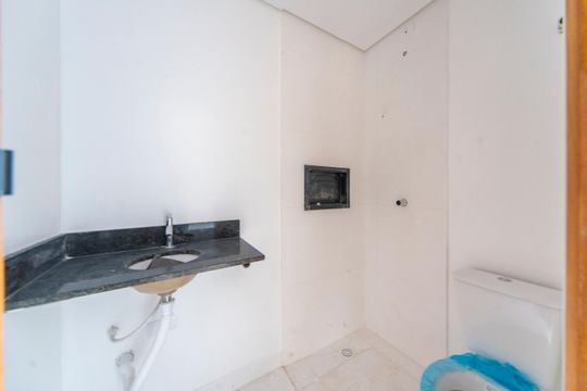 Banheiro  de apartamento à venda com 2 quartos, 47m² em Vila Humaita, Santo André