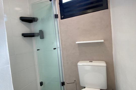 Banheiro social de apartamento para alugar com 1 quarto, 59m² em Vila Polopoli, São Paulo