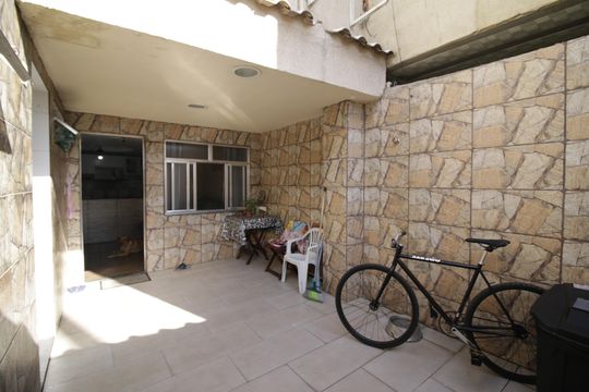 Garagem de casa à venda com 3 quartos, 90m² em Jacarepaguá, Rio de Janeiro