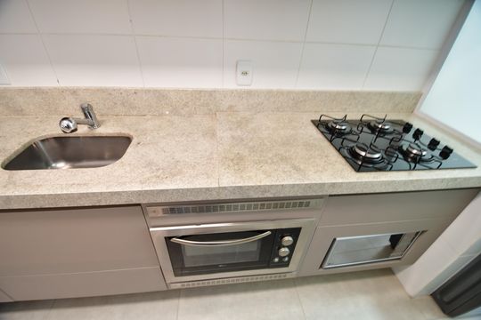 Cozinha de apartamento à venda com 1 quarto, 47m² em Cambuí, Campinas