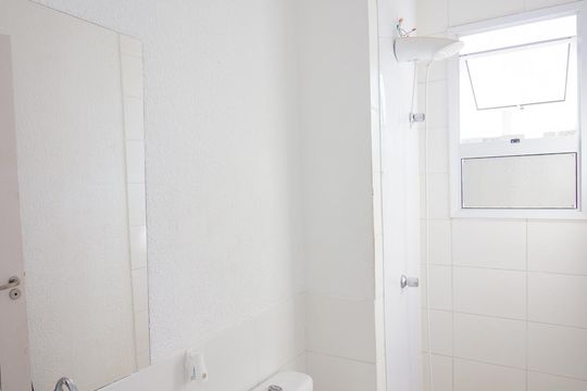 Banheiro Social de apartamento para alugar com 2 quartos, 48m² em Arvoredo Ii, Contagem