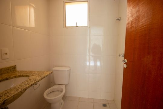 Banheiro de apartamento à venda com 2 quartos, 58m² em Samambaia Norte, Brasília