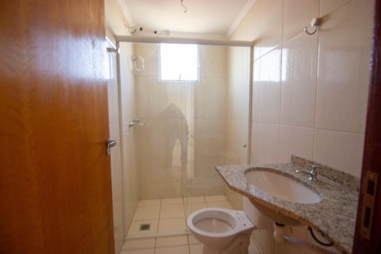 Banheiro de apartamento à venda com 3 quartos, 60m² em  Samambaia Norte (samambaia), Brasília