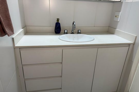Banheiro de apartamento para alugar com 1 quarto, 40m² em Tamboré, Barueri