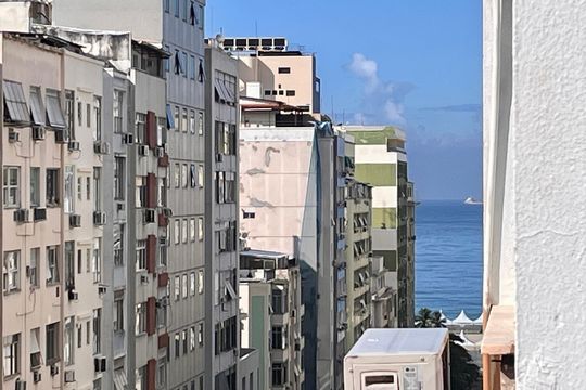 Vista da sala  de apartamento para alugar com 3 quartos, 80m² em Copacabana, Rio de Janeiro
