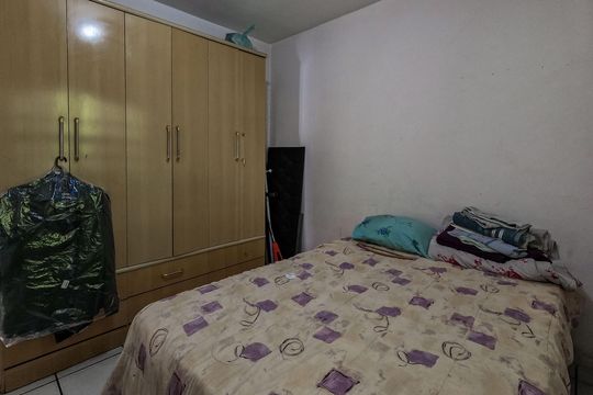 Casa à venda com 4 quartos, 270m² em Jardim Marisa, São Paulo