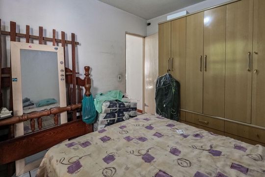 Casa à venda com 4 quartos, 270m² em Jardim Marisa, São Paulo