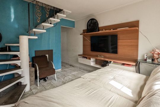 Casa à venda com 4 quartos, 270m² em Jardim Marisa, São Paulo