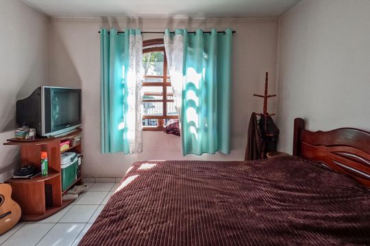 Casa à venda com 4 quartos, 270m² em Jardim Marisa, São Paulo