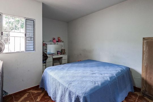 Casa à venda com 4 quartos, 270m² em Jardim Marisa, São Paulo
