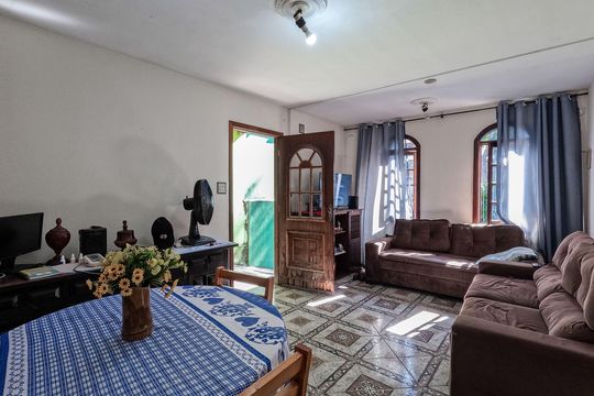 Casa à venda com 4 quartos, 270m² em Jardim Marisa, São Paulo