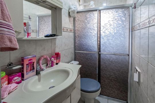 Casa à venda com 4 quartos, 270m² em Jardim Marisa, São Paulo