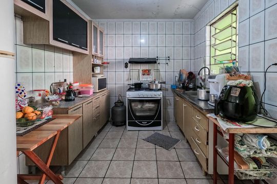 Casa à venda com 4 quartos, 270m² em Jardim Marisa, São Paulo