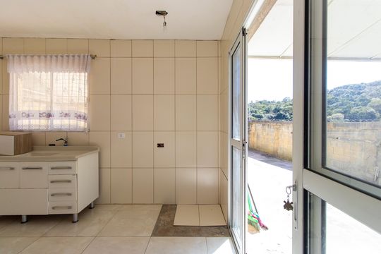 Cozinha de casa de condomínio para alugar com 2 quartos, 61m² em Lajeado, Cotia