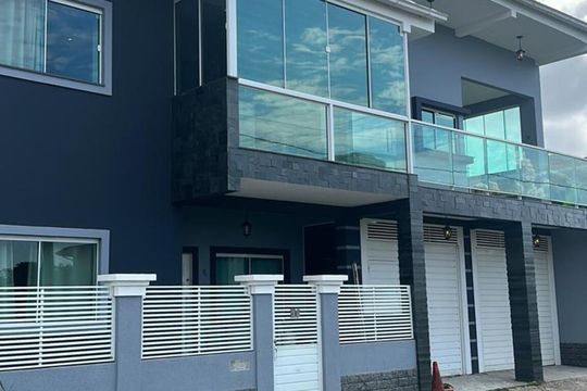 Fachada de casa para alugar com 3 quartos, 100m² em Campeche Central, Florianópolis