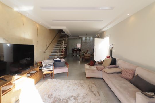 Casa à venda com 3 quartos, 250m² em Centro, Osasco