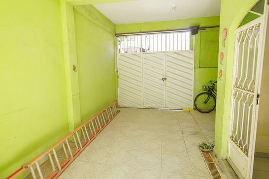 Garagem de casa à venda com 3 quartos, 300m² em Campo Grande, Rio de Janeiro
