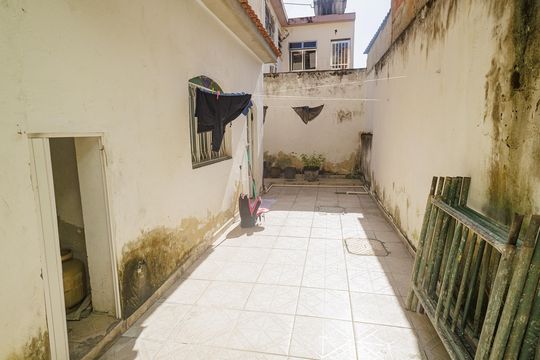 Quintal de casa à venda com 3 quartos, 300m² em Campo Grande, Rio de Janeiro