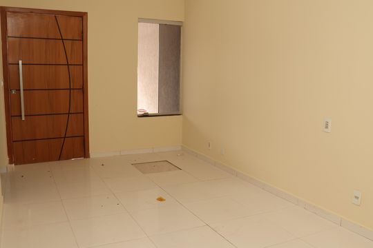 Casa à venda com 3 quartos, 102m² em Residencial Morada dos Ipes, Goiânia