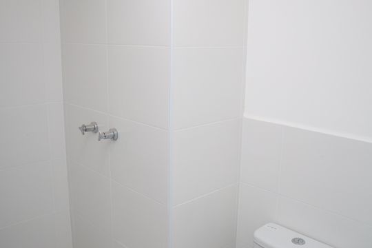 banheiro 1 de apartamento à venda com 2 quartos, 55m² em Camorim, Rio de Janeiro