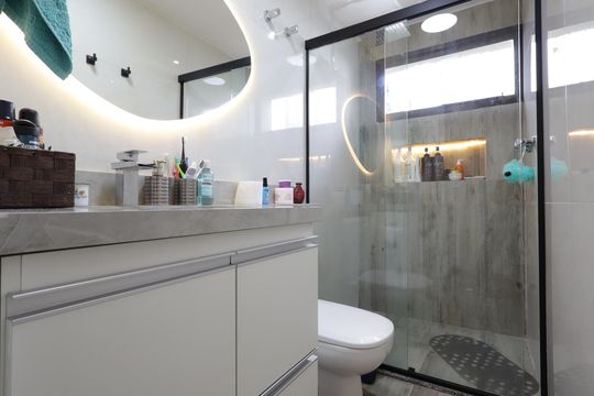Banheiro de apartamento à venda com 4 quartos, 167m² em Vila Suzana, São Paulo