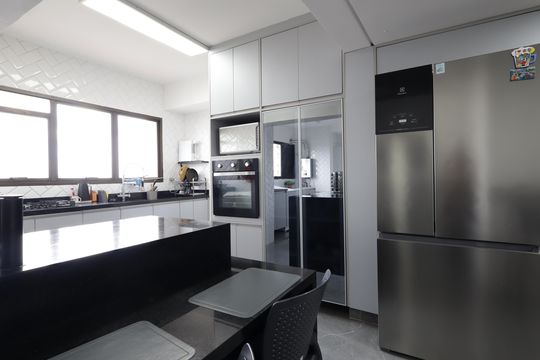 Cozinha de apartamento à venda com 4 quartos, 167m² em Vila Suzana, São Paulo
