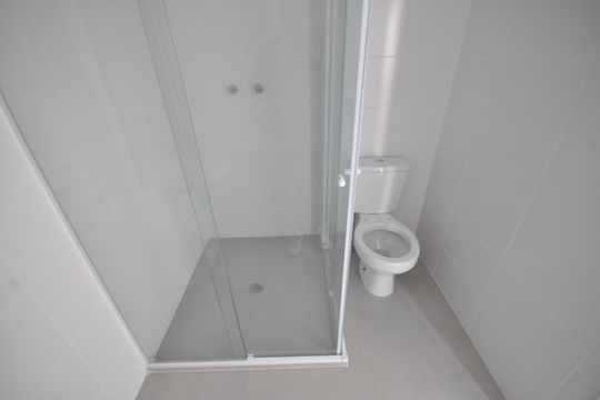 Banheiro de kitnet/studio para alugar com 1 quarto, 26m² em Tucuruvi, São Paulo