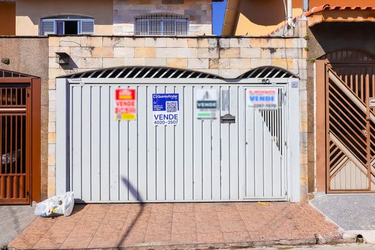 Fachada de casa à venda com 3 quartos, 155m² em Vila Pedroso, São Paulo