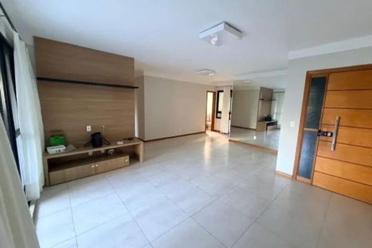 Apartamento para alugar com 4 quartos, 150m² em Candeal, Salvador