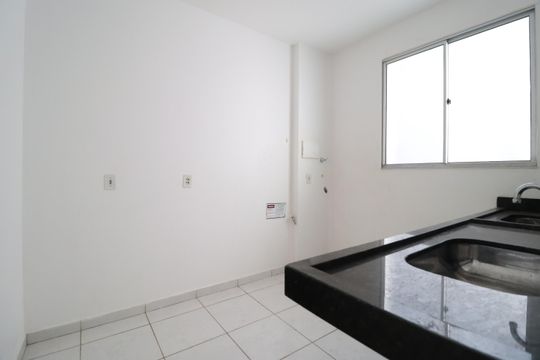 Cozinha de apartamento para alugar com 2 quartos, 44m² em Gávea, Uberlândia