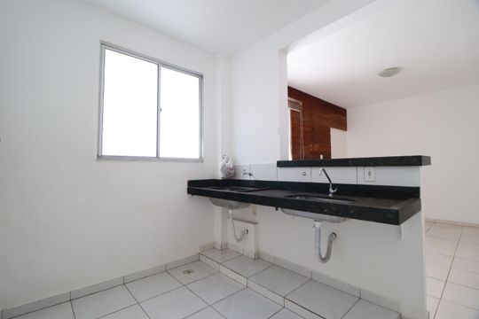 Cozinha de apartamento para alugar com 2 quartos, 44m² em Gávea, Uberlândia
