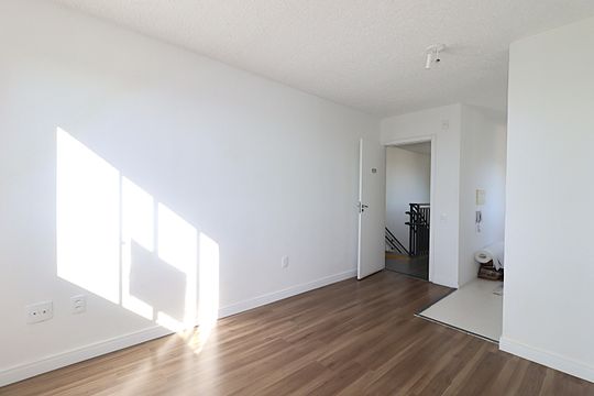 Sala de apartamento à venda com 2 quartos, 43m² em Rubem Berta, Porto Alegre