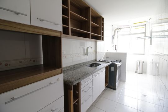 Cozinha de apartamento à venda com 2 quartos, 65m² em Tanque, Rio de Janeiro