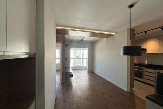 Sala de estar de apartamento à venda com 2 quartos, 68m² em Empresarial 18 do Forte, Barueri