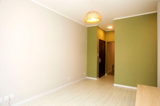 Sala de apartamento à venda com 2 quartos, 71m² em Auxiliadora, Porto Alegre