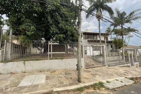 Casa para alugar com 4 quartos, 486m² em Partenon, Porto Alegre