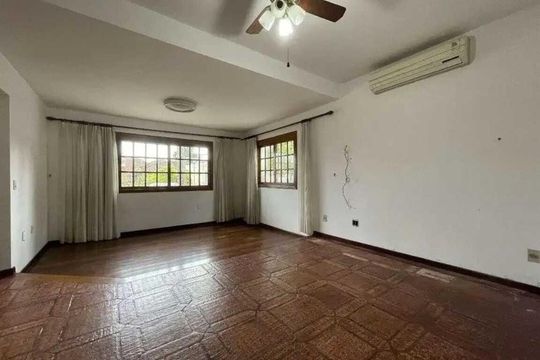 Casa para alugar com 4 quartos, 486m² em Partenon, Porto Alegre