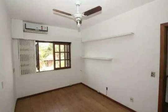 Casa para alugar com 4 quartos, 486m² em Partenon, Porto Alegre