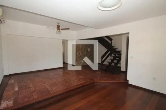 Casa para alugar com 4 quartos, 486m² em Partenon, Porto Alegre